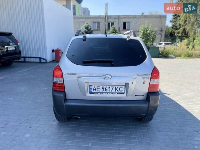Сірий Хендай Туксон, об'ємом двигуна 1.99 л та пробігом 244 тис. км за 7200 $, фото 3 на Automoto.ua
