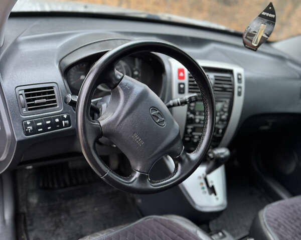 Серый Хендай Туксон, объемом двигателя 1.98 л и пробегом 269 тыс. км за 7100 $, фото 32 на Automoto.ua