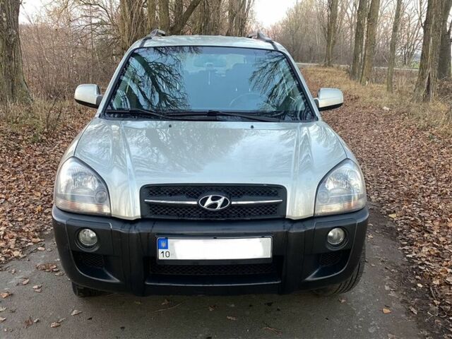 Серый Хендай Туксон, объемом двигателя 2 л и пробегом 345 тыс. км за 6700 $, фото 1 на Automoto.ua