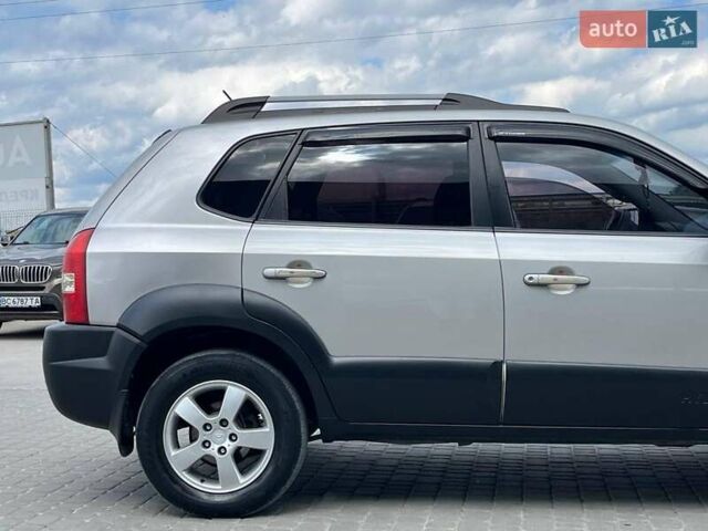 Серый Хендай Туксон, объемом двигателя 2 л и пробегом 255 тыс. км за 7490 $, фото 9 на Automoto.ua