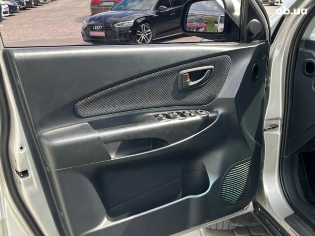 Серый Хендай Туксон, объемом двигателя 2 л и пробегом 255 тыс. км за 7490 $, фото 35 на Automoto.ua