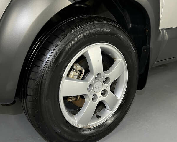 Хендай Туксон 2007 в Полтаве на Automoto.ua Серый Хендай Туксон, объемом двигателя 1.98 л и пробегом 190 тыс. км за 8300 $, фото 17 на Automoto.ua