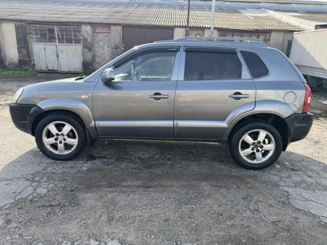 Хендай Туксон 2007 у Харкові на Automoto.ua Сірий Хендай Туксон, об'ємом двигуна 2 л та пробігом 211 тис. км за 4000 $, фото 4 на Automoto.ua