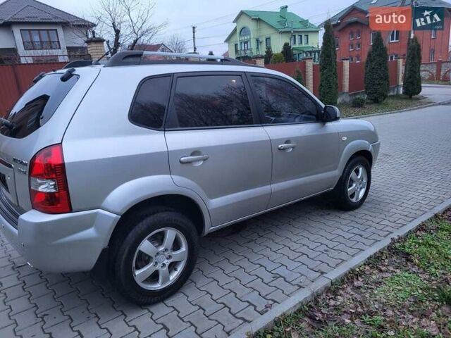 Серый Хендай Туксон, объемом двигателя 2 л и пробегом 240 тыс. км за 8300 $, фото 34 на Automoto.ua