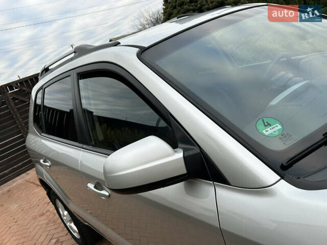 Серый Хендай Туксон, объемом двигателя 1.98 л и пробегом 217 тыс. км за 8500 $, фото 15 на Automoto.ua