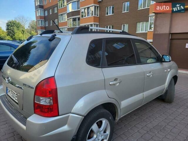 Сірий Хендай Туксон, об'ємом двигуна 1.98 л та пробігом 233 тис. км за 6100 $, фото 2 на Automoto.ua