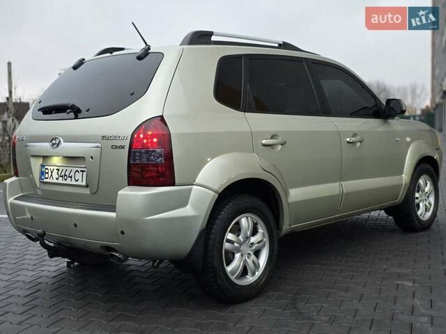 Серый Хендай Туксон, объемом двигателя 2 л и пробегом 231 тыс. км за 7999 $, фото 3 на Automoto.ua