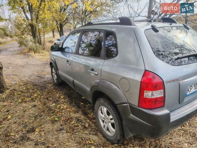 Хендай Туксон 2007 в Запорожье на Automoto.ua Серый Хендай Туксон, объемом двигателя 2 л и пробегом 213 тыс. км за 4800 $, фото 4 на Automoto.ua