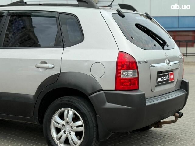 Серый Хендай Туксон, объемом двигателя 2 л и пробегом 214 тыс. км за 7990 $, фото 7 на Automoto.ua