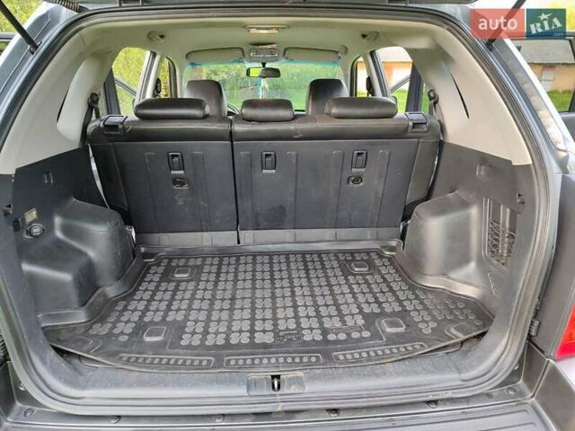 Серый Хендай Туксон, объемом двигателя 1.99 л и пробегом 184 тыс. км за 8300 $, фото 16 на Automoto.ua