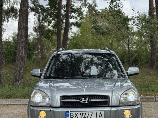 Серый Хендай Туксон, объемом двигателя 2 л и пробегом 159 тыс. км за 7299 $, фото 2 на Automoto.ua