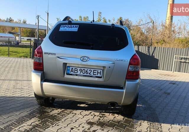 Серый Хендай Туксон, объемом двигателя 1.98 л и пробегом 193 тыс. км за 8400 $, фото 14 на Automoto.ua