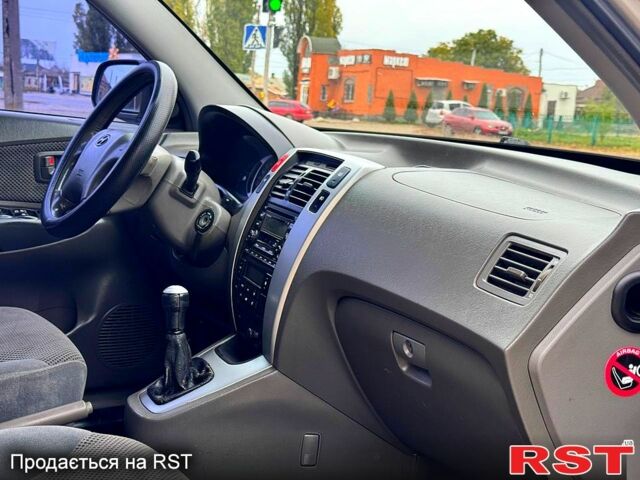 Сірий Хендай Туксон, об'ємом двигуна 2 л та пробігом 316 тис. км за 6780 $, фото 8 на Automoto.ua