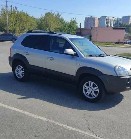 Серый Хендай Туксон, объемом двигателя 2 л и пробегом 185 тыс. км за 7999 $, фото 9 на Automoto.ua