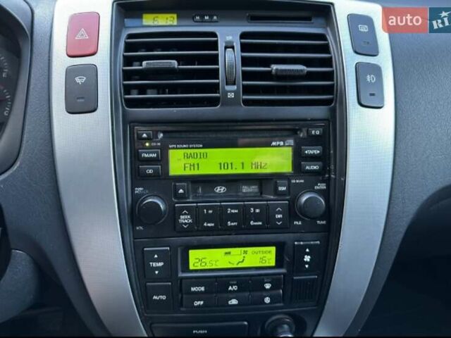 Серый Хендай Туксон, объемом двигателя 2 л и пробегом 110 тыс. км за 10200 $, фото 17 на Automoto.ua