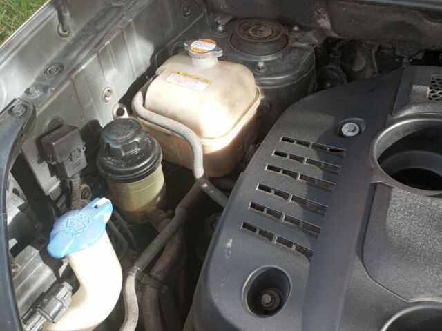 Хендай Туксон 2007 в Мукачеве на Automoto.ua Серый Хендай Туксон, объемом двигателя 2 л и пробегом 280 тыс. км за 8499 $, фото 13 на Automoto.ua