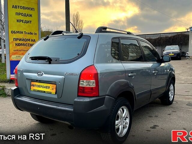 Сірий Хендай Туксон, об'ємом двигуна 2 л та пробігом 281 тис. км за 7200 $, фото 4 на Automoto.ua