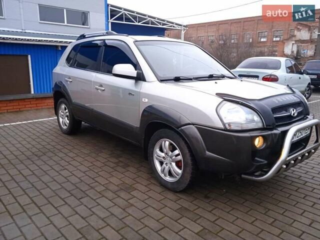 Сірий Хендай Туксон, об'ємом двигуна 1.98 л та пробігом 157 тис. км за 7800 $, фото 12 на Automoto.ua