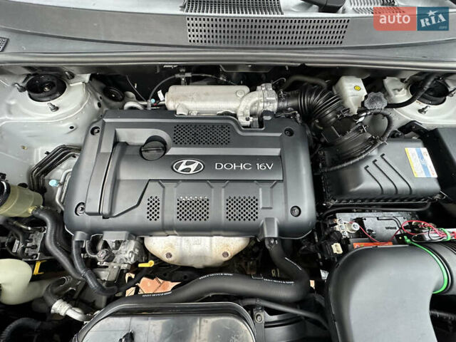 Серый Хендай Туксон, объемом двигателя 1.98 л и пробегом 217 тыс. км за 8500 $, фото 54 на Automoto.ua