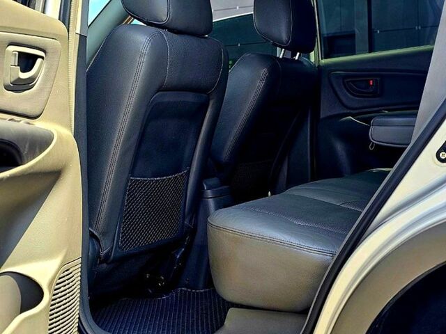 Серый Хендай Туксон, объемом двигателя 2 л и пробегом 186 тыс. км за 8700 $, фото 2 на Automoto.ua