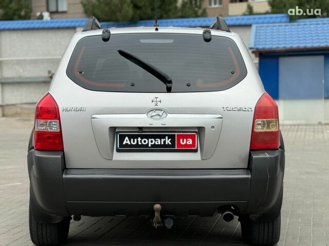 Серый Хендай Туксон, объемом двигателя 2 л и пробегом 214 тыс. км за 7990 $, фото 5 на Automoto.ua