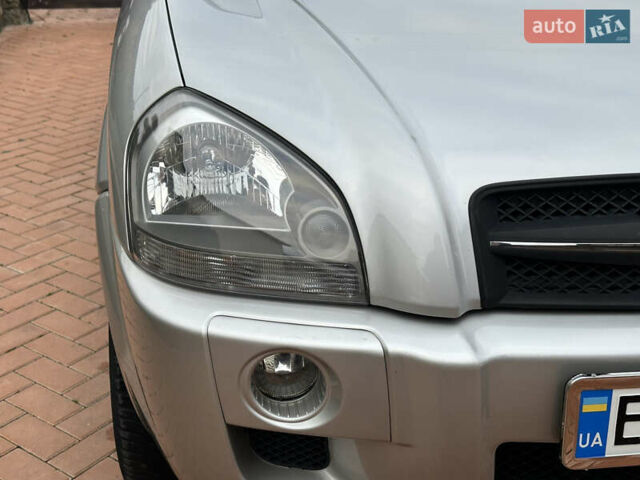 Серый Хендай Туксон, объемом двигателя 1.98 л и пробегом 217 тыс. км за 8500 $, фото 28 на Automoto.ua