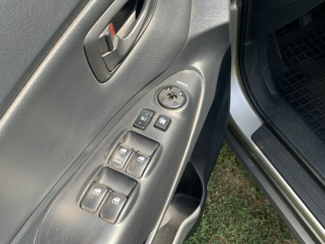 Серый Хендай Туксон, объемом двигателя 2 л и пробегом 228 тыс. км за 7400 $, фото 14 на Automoto.ua