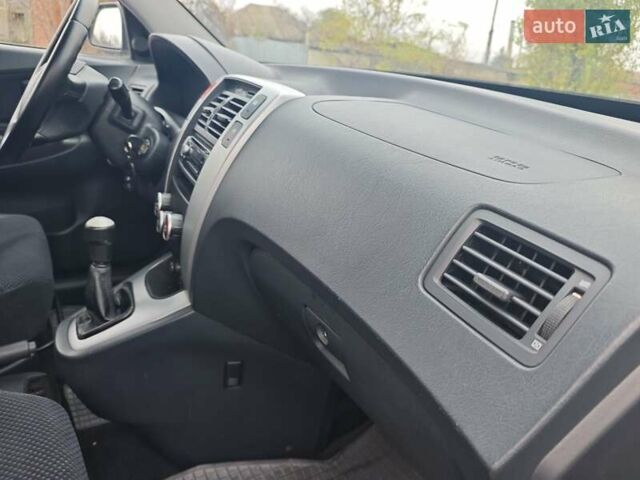 Серый Хендай Туксон, объемом двигателя 1.98 л и пробегом 173 тыс. км за 7450 $, фото 13 на Automoto.ua