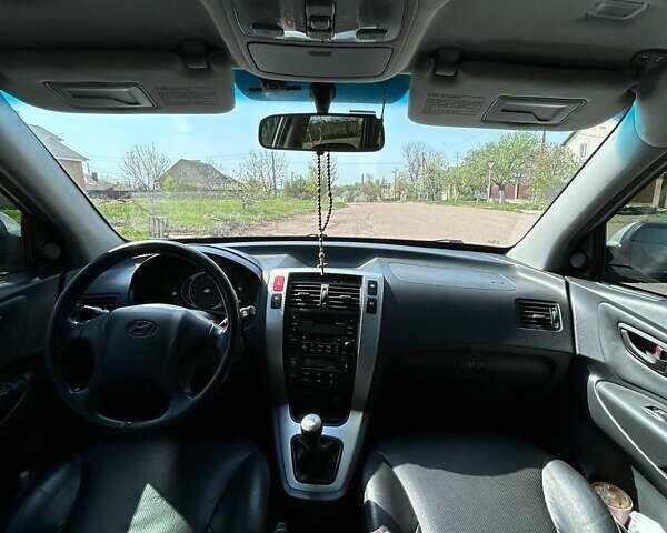 Сірий Хендай Туксон, об'ємом двигуна 1.98 л та пробігом 175 тис. км за 9000 $, фото 9 на Automoto.ua