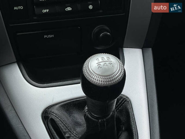 Серый Хендай Туксон, объемом двигателя 2 л и пробегом 182 тыс. км за 7600 $, фото 35 на Automoto.ua