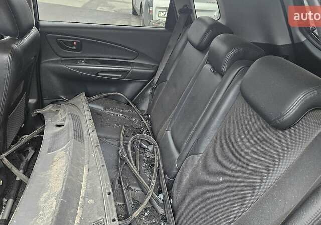 Серый Хендай Туксон, объемом двигателя 2 л и пробегом 330 тыс. км за 4000 $, фото 20 на Automoto.ua