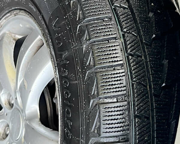 Сірий Хендай Туксон, об'ємом двигуна 2 л та пробігом 257 тис. км за 6550 $, фото 13 на Automoto.ua