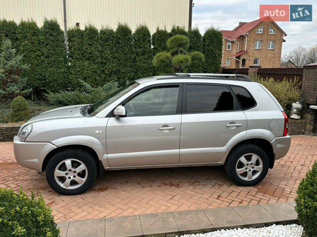 Серый Хендай Туксон, объемом двигателя 1.98 л и пробегом 217 тыс. км за 8500 $, фото 6 на Automoto.ua
