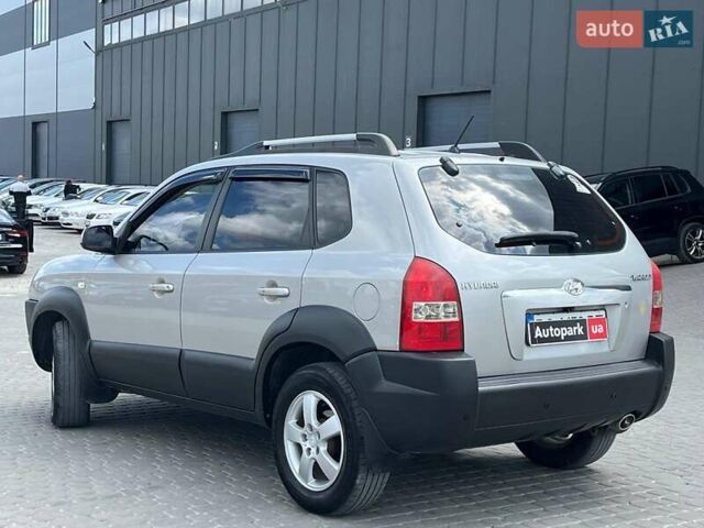 Серый Хендай Туксон, объемом двигателя 2 л и пробегом 255 тыс. км за 7490 $, фото 6 на Automoto.ua