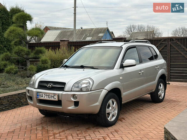 Серый Хендай Туксон, объемом двигателя 1.98 л и пробегом 217 тыс. км за 8500 $, фото 24 на Automoto.ua