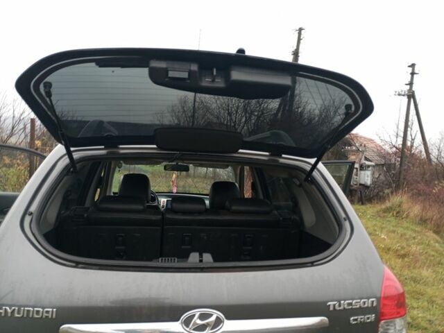 Сірий Хендай Туксон, об'ємом двигуна 2 л та пробігом 267 тис. км за 8300 $, фото 17 на Automoto.ua