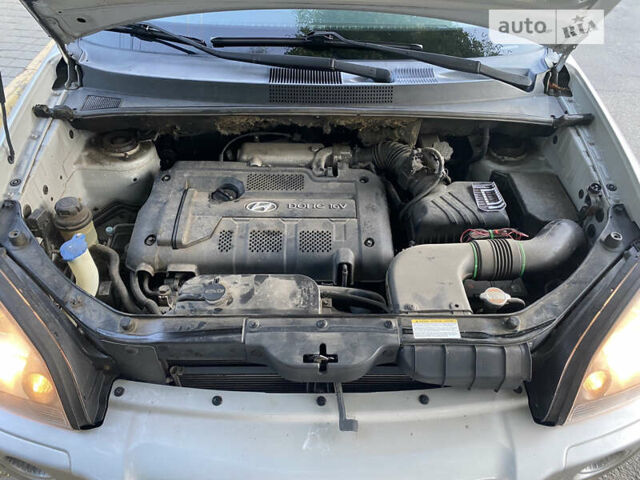 Серый Хендай Туксон, объемом двигателя 2 л и пробегом 218 тыс. км за 7500 $, фото 12 на Automoto.ua
