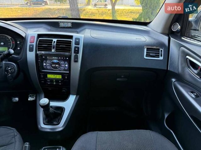 Серый Хендай Туксон, объемом двигателя 1.98 л и пробегом 282 тыс. км за 8350 $, фото 30 на Automoto.ua