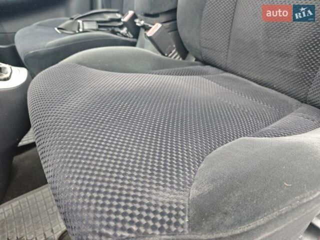 Серый Хендай Туксон, объемом двигателя 1.98 л и пробегом 173 тыс. км за 7450 $, фото 5 на Automoto.ua