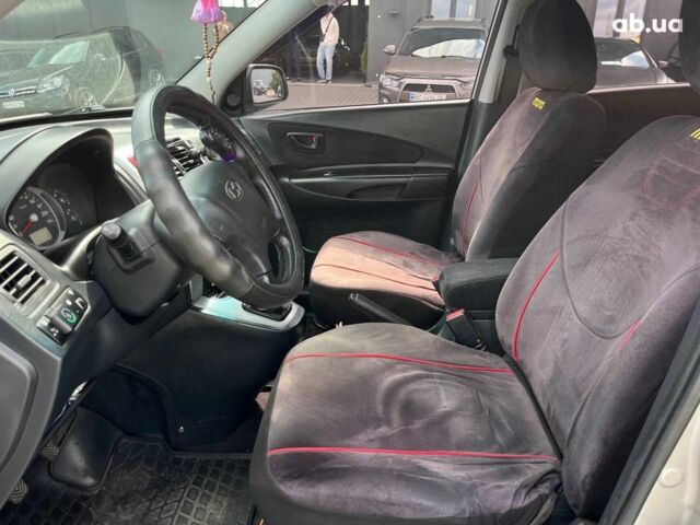 Серый Хендай Туксон, объемом двигателя 2 л и пробегом 255 тыс. км за 7490 $, фото 36 на Automoto.ua