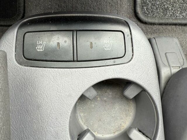 Серый Хендай Туксон, объемом двигателя 2 л и пробегом 175 тыс. км за 3400 $, фото 20 на Automoto.ua