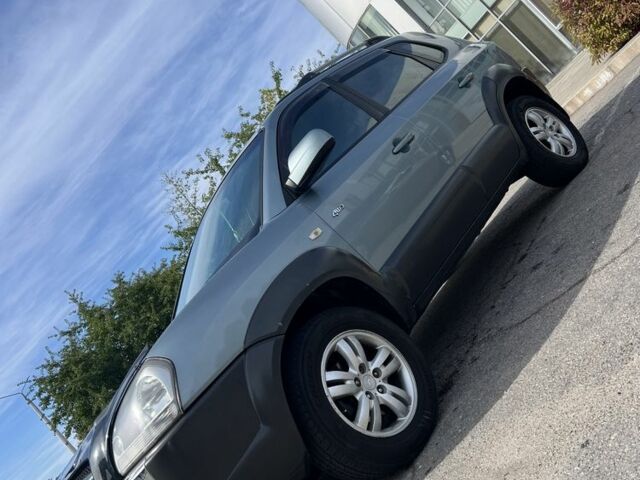 Сірий Хендай Туксон, об'ємом двигуна 2 л та пробігом 170 тис. км за 8700 $, фото 3 на Automoto.ua