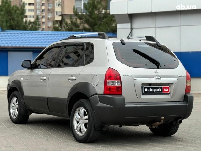 Серый Хендай Туксон, объемом двигателя 2 л и пробегом 214 тыс. км за 7990 $, фото 6 на Automoto.ua