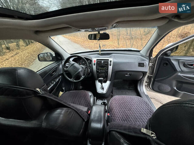 Серый Хендай Туксон, объемом двигателя 1.98 л и пробегом 269 тыс. км за 7100 $, фото 21 на Automoto.ua