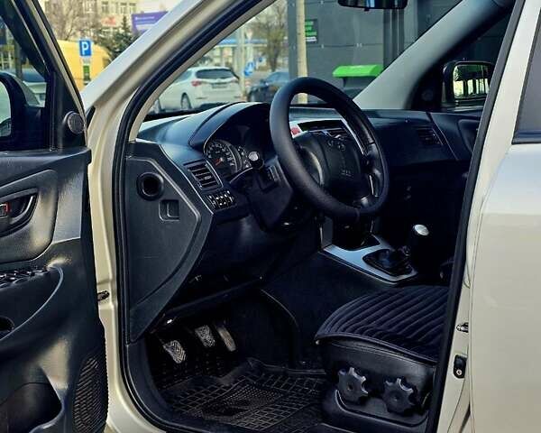 Сірий Хендай Туксон, об'ємом двигуна 2 л та пробігом 198 тис. км за 8250 $, фото 13 на Automoto.ua