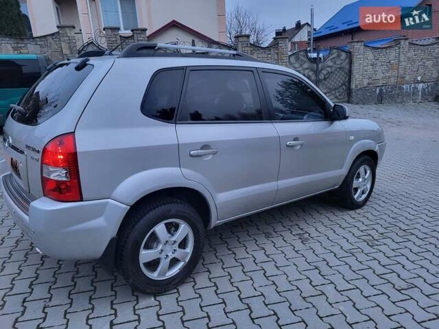 Серый Хендай Туксон, объемом двигателя 2 л и пробегом 240 тыс. км за 8300 $, фото 13 на Automoto.ua