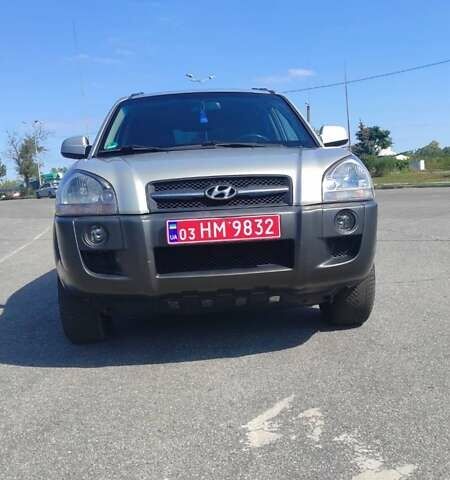 Серый Хендай Туксон, объемом двигателя 2 л и пробегом 185 тыс. км за 7999 $, фото 13 на Automoto.ua