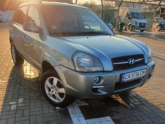 Сірий Хендай Туксон, об'ємом двигуна 2 л та пробігом 177 тис. км за 7400 $, фото 2 на Automoto.ua