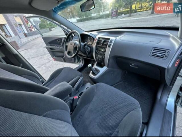 Серый Хендай Туксон, объемом двигателя 2 л и пробегом 110 тыс. км за 10200 $, фото 12 на Automoto.ua