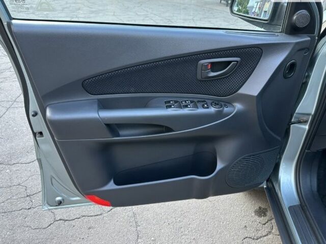 Серый Хендай Туксон, объемом двигателя 2 л и пробегом 110 тыс. км за 11900 $, фото 15 на Automoto.ua